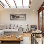 The Coach House - Beautiful Home In Cheltenham!